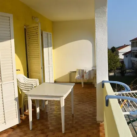 Apartament Kampor 211